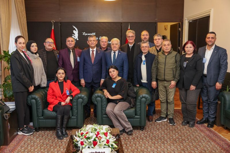 YALOVA M�LLETVEK�L� TAHS�N BECAN YEREL GAZETEC�LER� TBMM DE A�IRLADI.